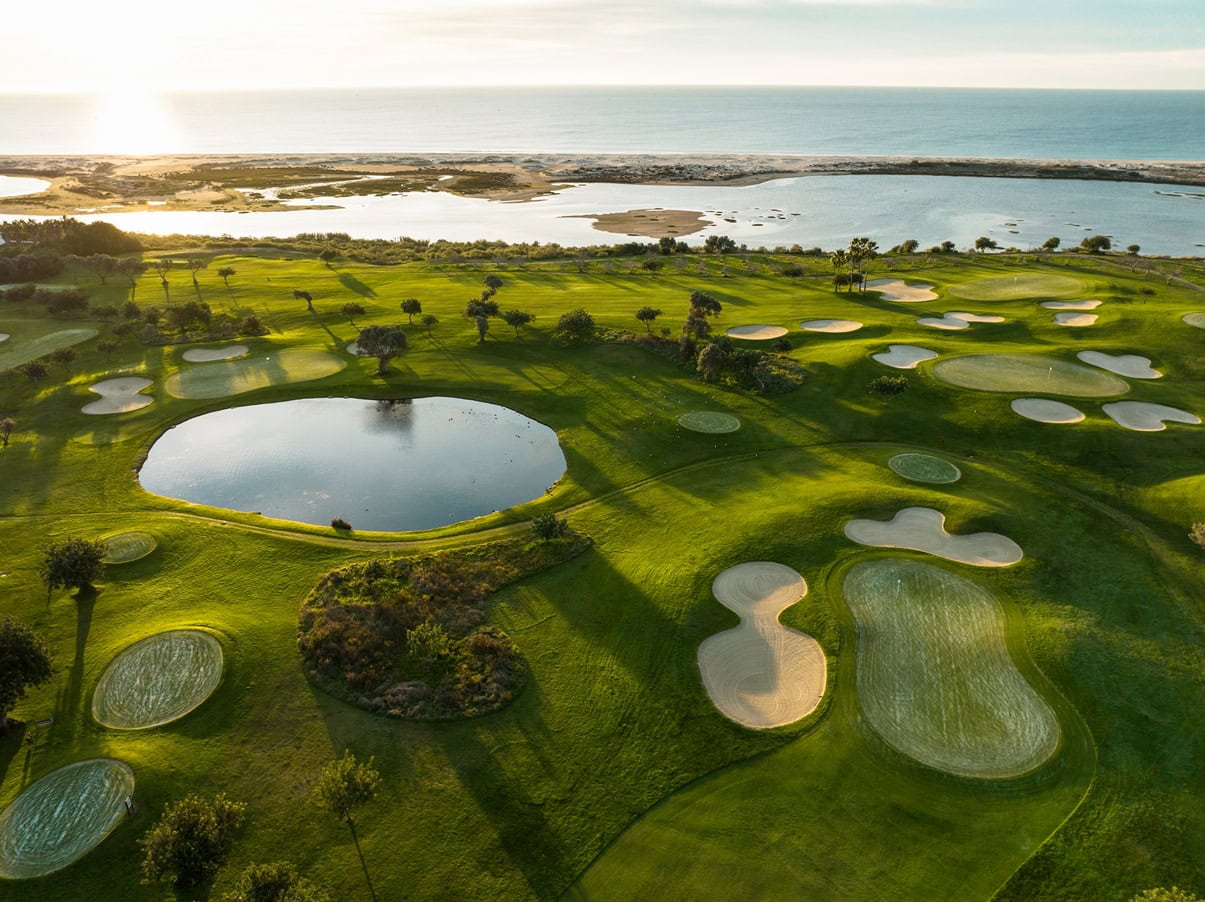 Golfgenuss an der sonnigen Küste Portugals